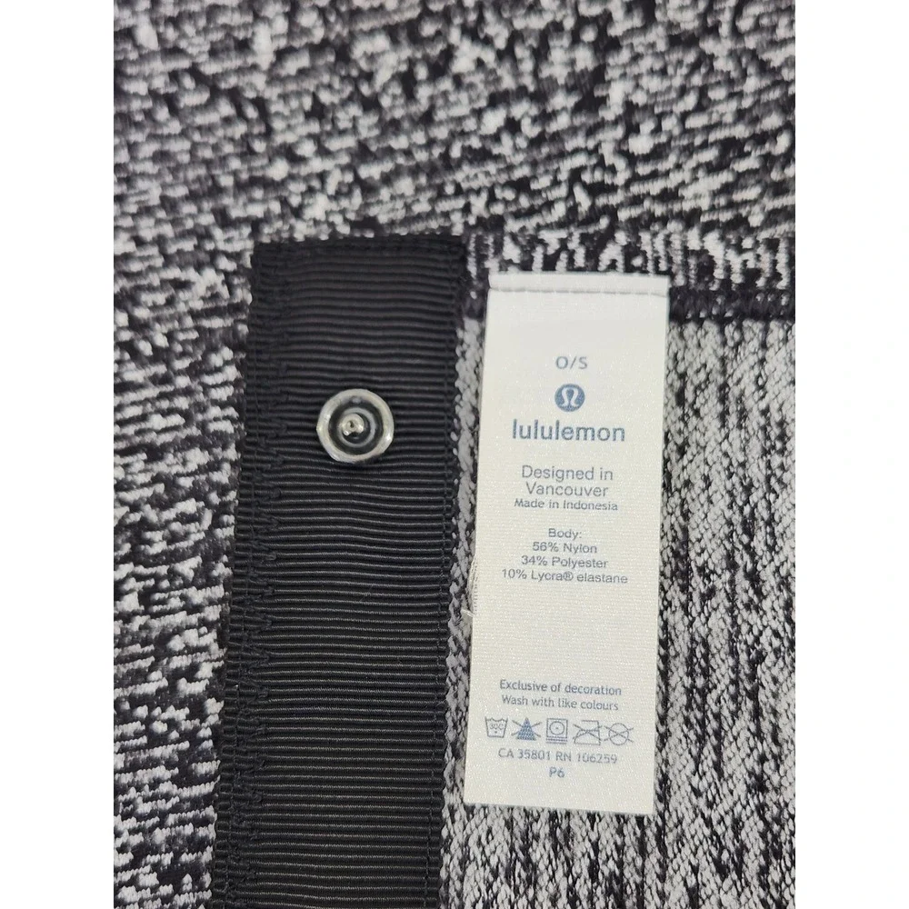Lululemon Vinyasa Scarf Women OS Black White Snap Convertible Wrap